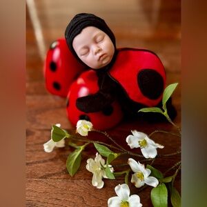 RARE ANNE GEDDES 2004 Ladybug Baby Doll With Red Colored Egg Doll No. O7T30901